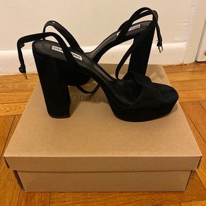BRAND NEW W BOX Steve Madden platform heels